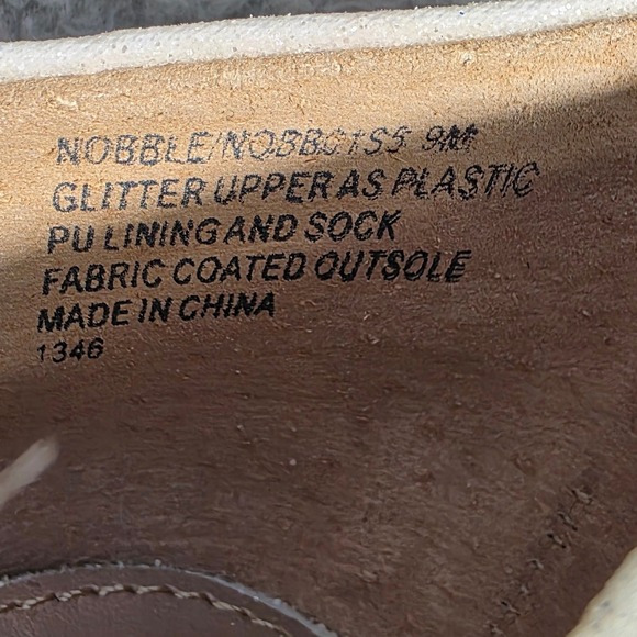 Betsey Johnson White Iridescent Sculpted Bow Heels Pumps Wedding Bridal 9M NEW - Picture 11 of 11